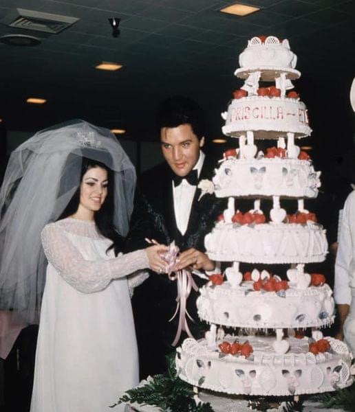 “Priscilla” Left Us Wondering: Was Elvis Presley Really That Tall?