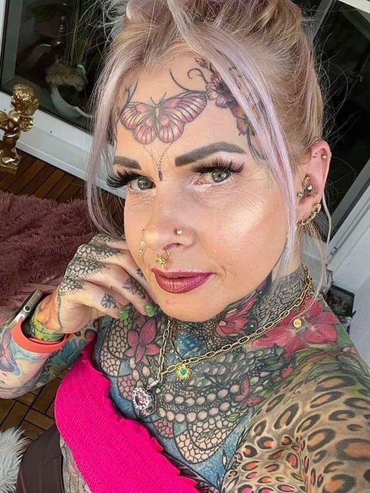 Who said tattoos are NOT for grannies?» One elderly woman showed her tattoos and stormed the Internet