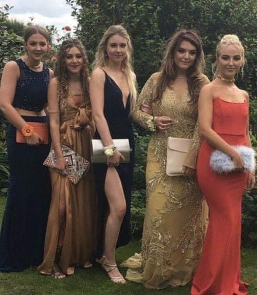 Five Girls Pose For Prom Photo—Later It Goes Viral Due To Little Hidden Detail